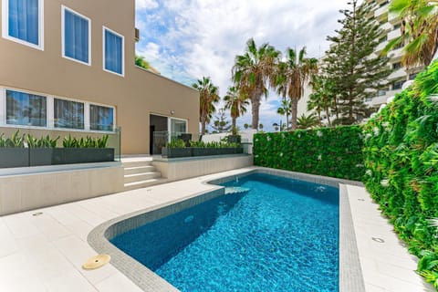 Solarium, Swimming pool