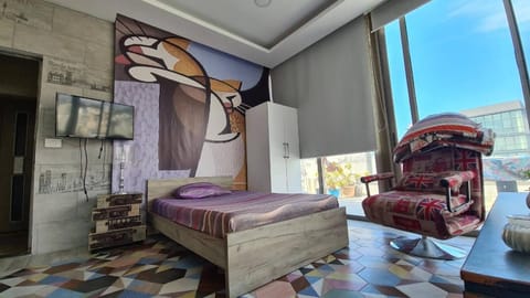 TV and multimedia, Seating area, Bedroom