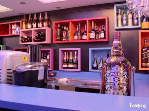 Lounge or bar, Food and drinks, Drinks, Alcoholic drinks
