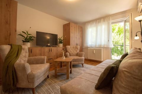 Family apartment - Green Oasis with easy parking Apartment in Novi Sad