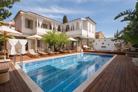 Property building, Swimming pool