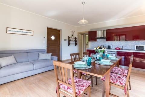 Kitchen or kitchenette, Living room, Dining area, minibar, pet friendly