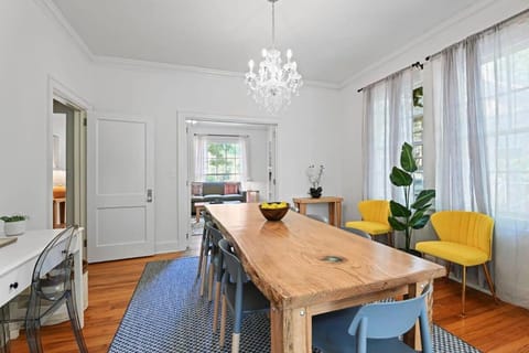 Near University & Dining- Garden District Dwelling House in Montgomery