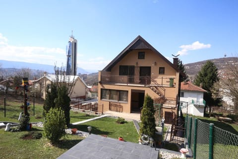 Property building, Spring, Day, Natural landscape, Garden, Garden view, Mountain view