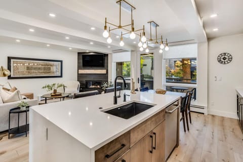 TV and multimedia, Kitchen or kitchenette, Living room, Dining area