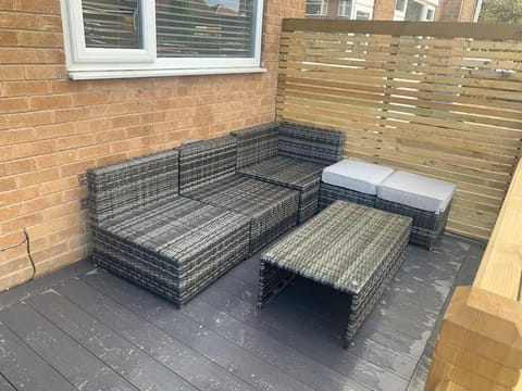 Modern 2BR Flat in Sale - Peaceful Stay in M33 - Great Transport Links Villa in England