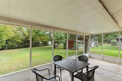 Near Parks Dining & Shopping - Glade Park Gem House in Montgomery