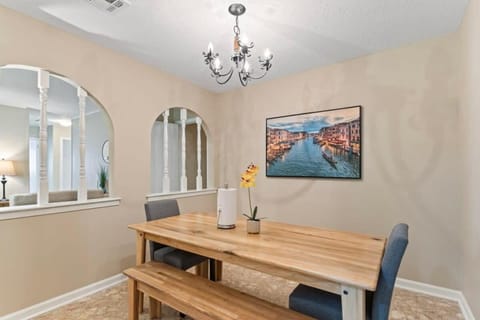 Near Parks Dining & Shopping - Glade Park Gem House in Montgomery