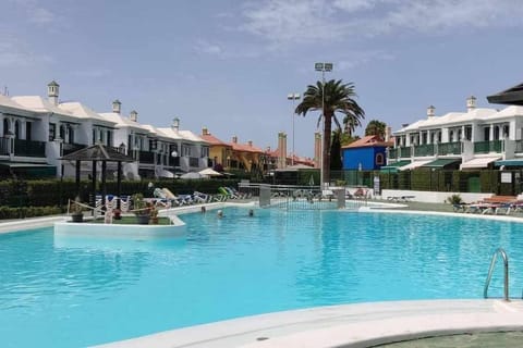 Day, Swimming pool, sunbed