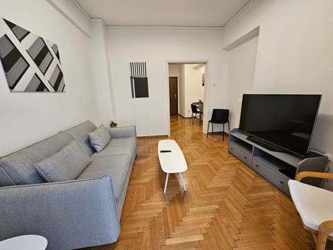 Communal lounge/ TV room, TV and multimedia, Living room, Seating area, Evening entertainment