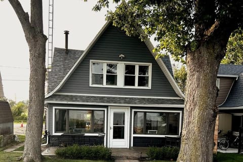 Lakeside Oasis/Golf Cart/Beach House in Luna Pier