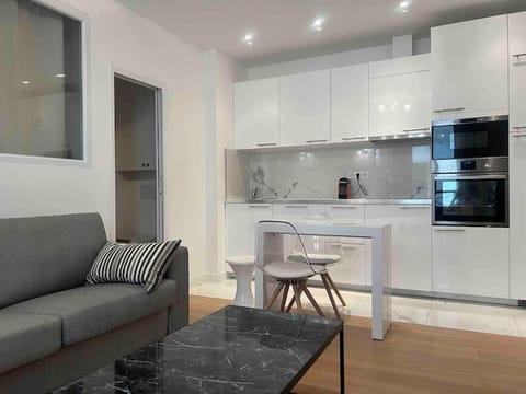 Luxury Appartment, Champs Elysées, Neuf ! Apartment in Paris