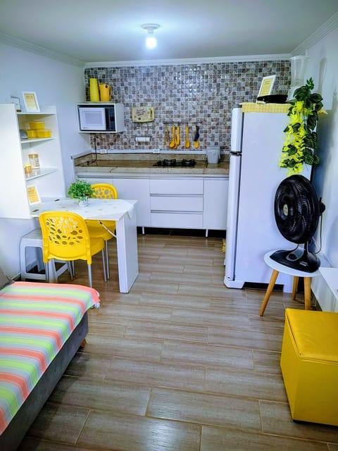 Kitchen or kitchenette, Living room, Seating area, Dining area, minibar, oven