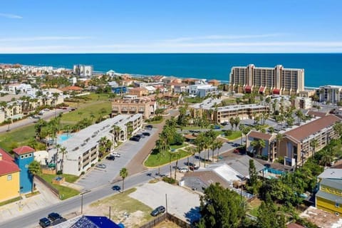 2 Bed 2 Bath Condo by Beach with Resort Pool House in South Padre Island
