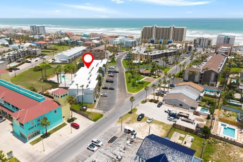 2 Bed 2 Bath Condo by Beach with Resort Pool House in South Padre Island
