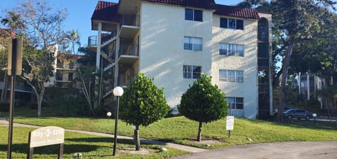 Fully Furnished, Beautiful, Spacious Two Bedroom Condo Apartment in Lauderhill