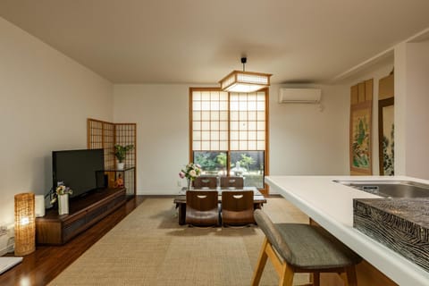 Communal lounge/ TV room, TV and multimedia, Living room