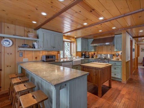 Hillside Retreat House in Tahoe Vista