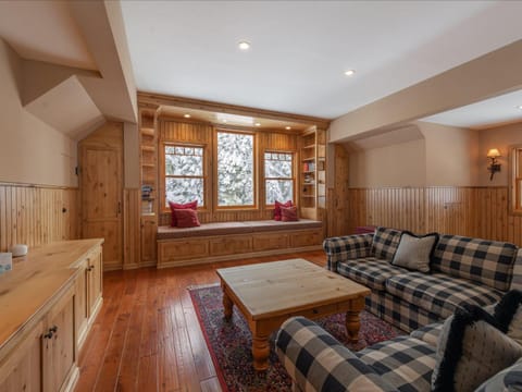 Hillside Retreat House in Tahoe Vista