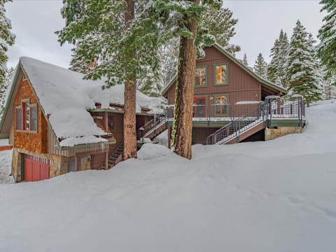 Hillside Retreat House in Tahoe Vista