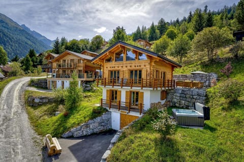 Facade/entrance, Hot Tub