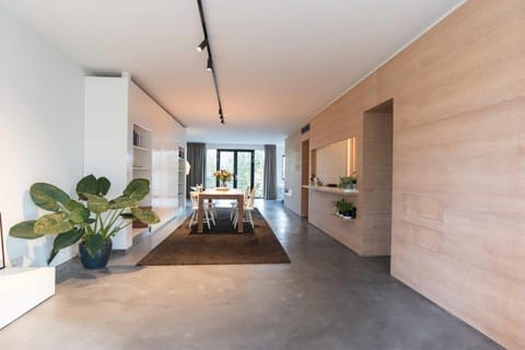 City centre Loft on the historic Canal Apartment in Utrecht