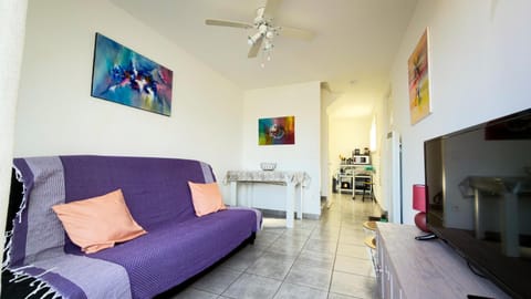 Communal lounge/ TV room, Living room, Seating area