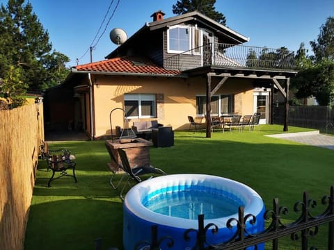 Property building, Hot Tub, Balcony/Terrace