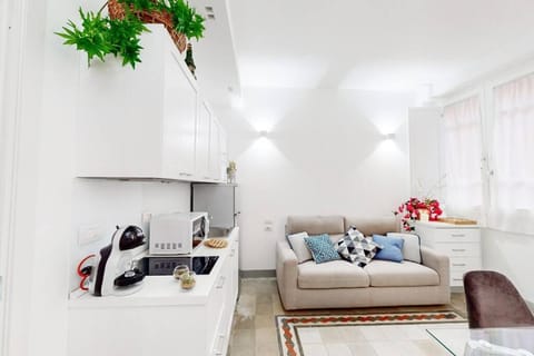 Kitchen or kitchenette, Living room, minibar