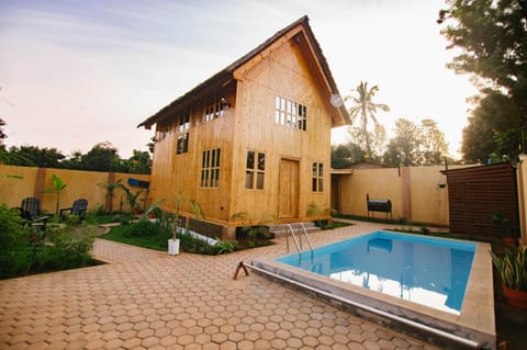 Property building, Garden, Garden view, Swimming pool