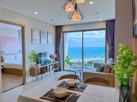 Natural landscape, TV and multimedia, Photo of the whole room, Dining area, Sea view