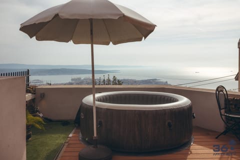 Garden, Hot Tub, Balcony/Terrace