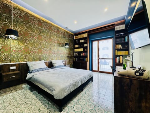 Bed, TV and multimedia, Photo of the whole room, Bedroom, hair dresser