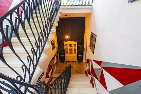 Quiet ensuite budget twin room Bed and Breakfast in Sliema