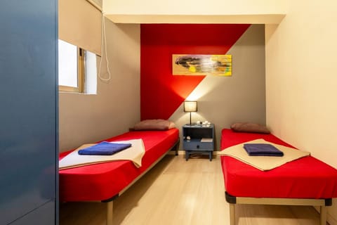 Quiet ensuite budget twin room Bed and Breakfast in Sliema