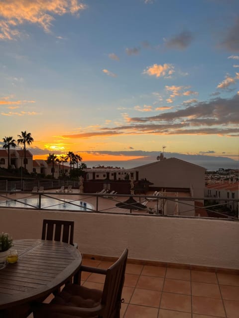 Patio, View (from property/room), Balcony/Terrace, Sea view, Sunset