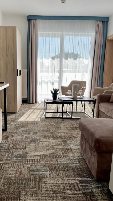 Communal lounge/ TV room, Living room, Seating area