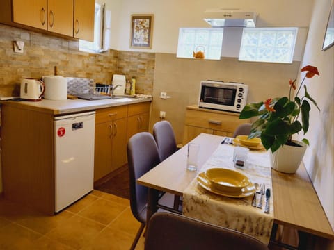 Coffee/tea facilities, Kitchen or kitchenette, Dining area, pet friendly, toaster