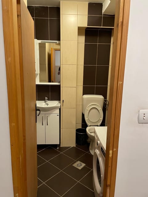 Bathroom, washing machine