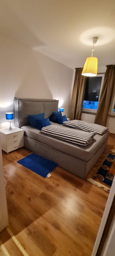 Möblierte Souterrainwohnung mit 2 Schlafzimmern und Garten Apartment in Oberursel