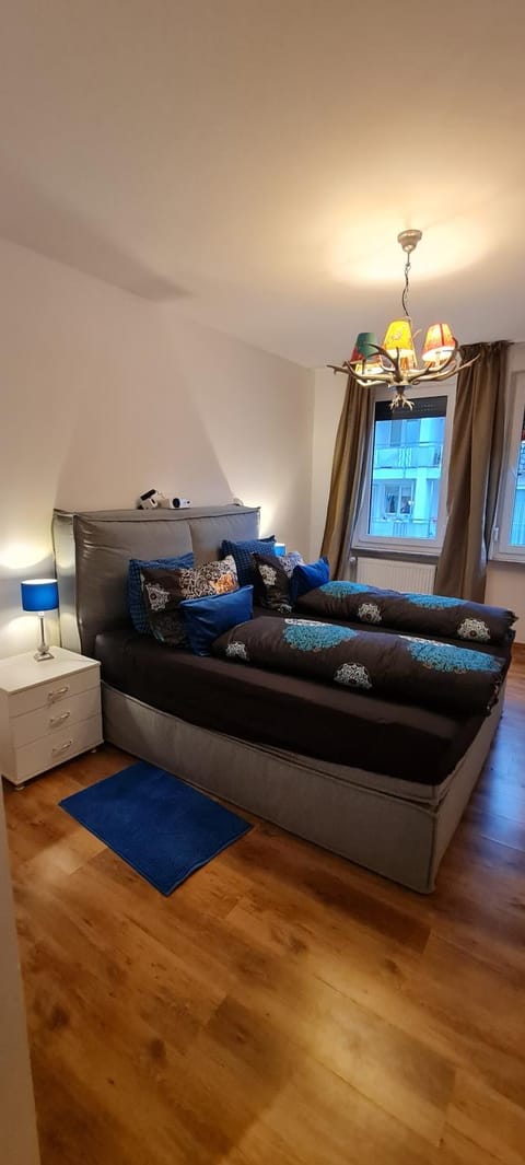 Möblierte Souterrainwohnung mit 2 Schlafzimmern und Garten Apartment in Oberursel