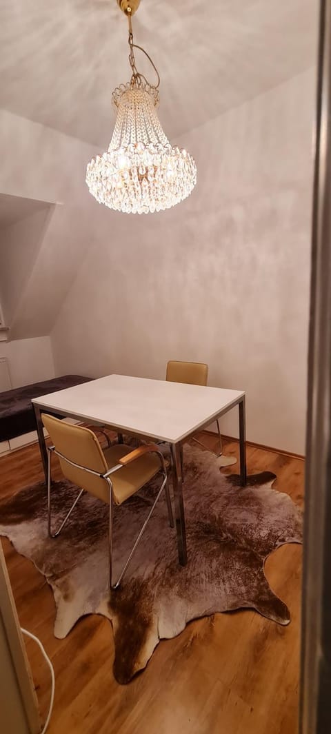 Möblierte Souterrainwohnung mit 2 Schlafzimmern und Garten Apartment in Oberursel