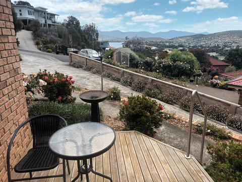View (from property/room), Balcony/Terrace, River view