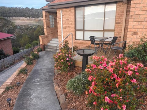 Property building, Garden, Balcony/Terrace