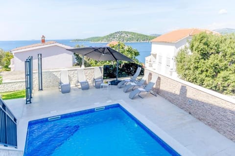 Swimming pool, Swimming pool