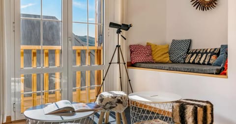 Communal lounge/ TV room, Off site, Living room, Landmark view, Mountain view, Quiet street view, internet