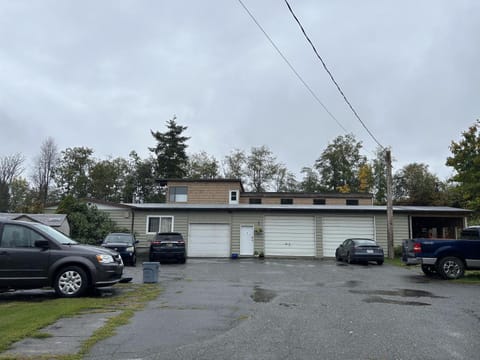 Charming Hidden Gem- Ocean View and Marina Apartment in Campbell River