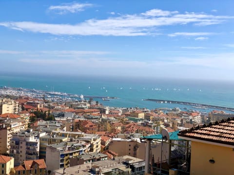 City view, Sea view