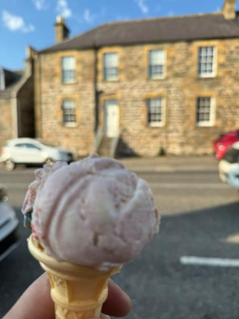 Neighbourhood, Food and drinks, Food