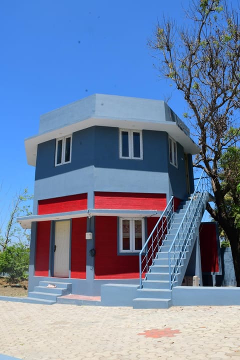Property building, Day